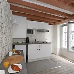 Studio Parisien 20M2 En Face Du Musee Grevin - 2P